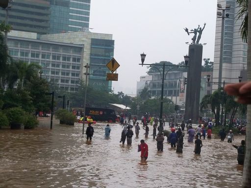 Jakarta - The Sinking of a Metropolis into the Sea